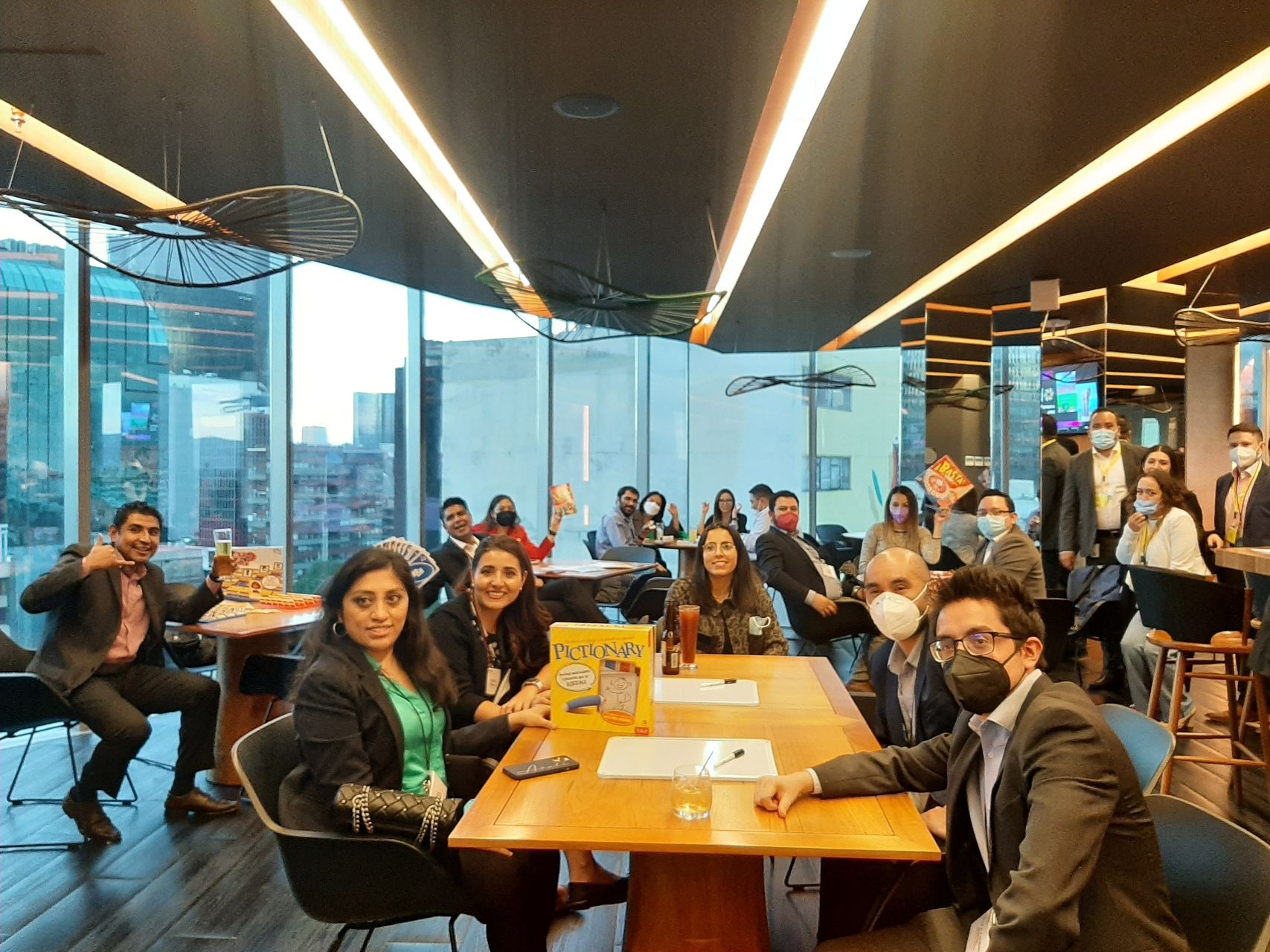 Dedicar tiempo a divertirse en Deloitte - unión de equipos