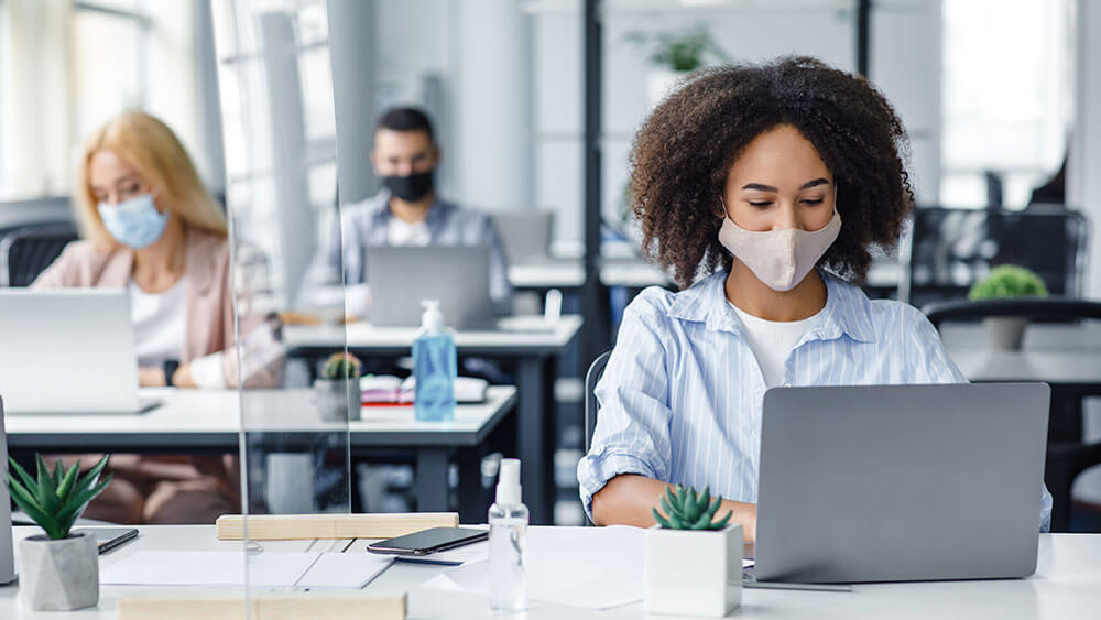 Cómo volver al trabajo sin perder la confianza de los colaboradores 