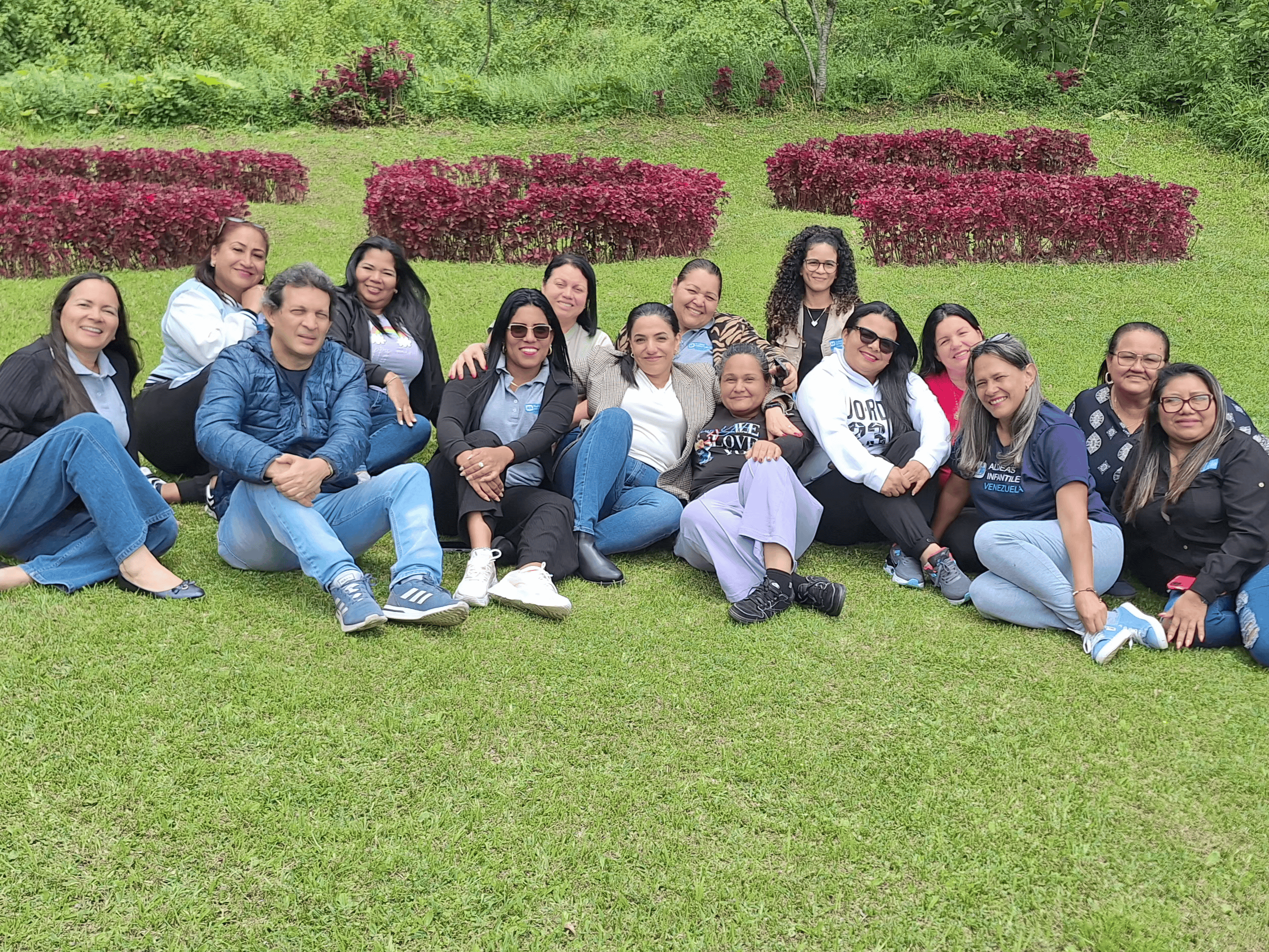 Resaltamos la valiosa labor de nuestras colaboradoras de cuidado en el desarrollo y empoderamiento de niños y niñas.