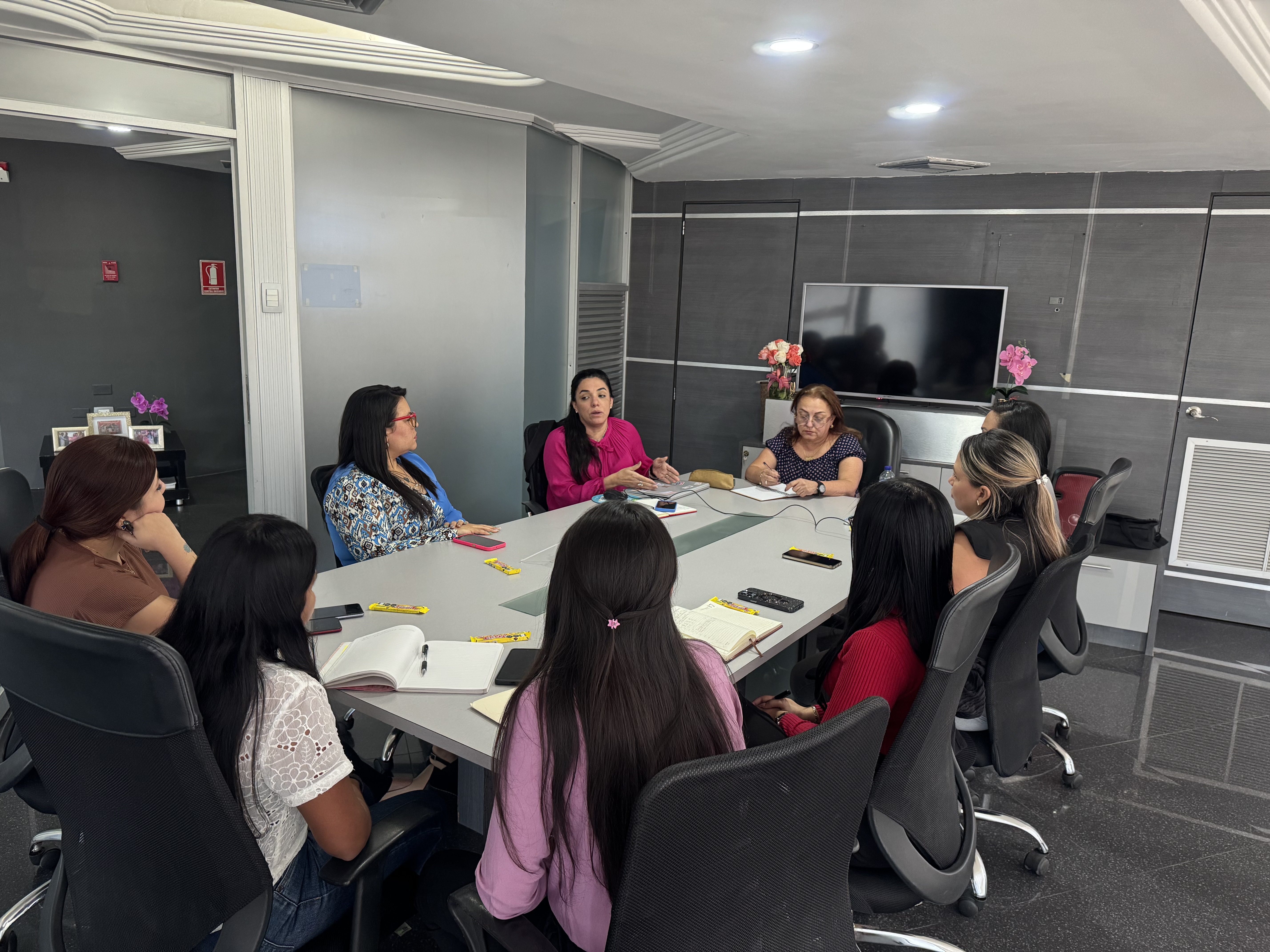 Trabajamos por los derechos de niños y niñas, y el cuidado de calidad basado en entornos familiares.