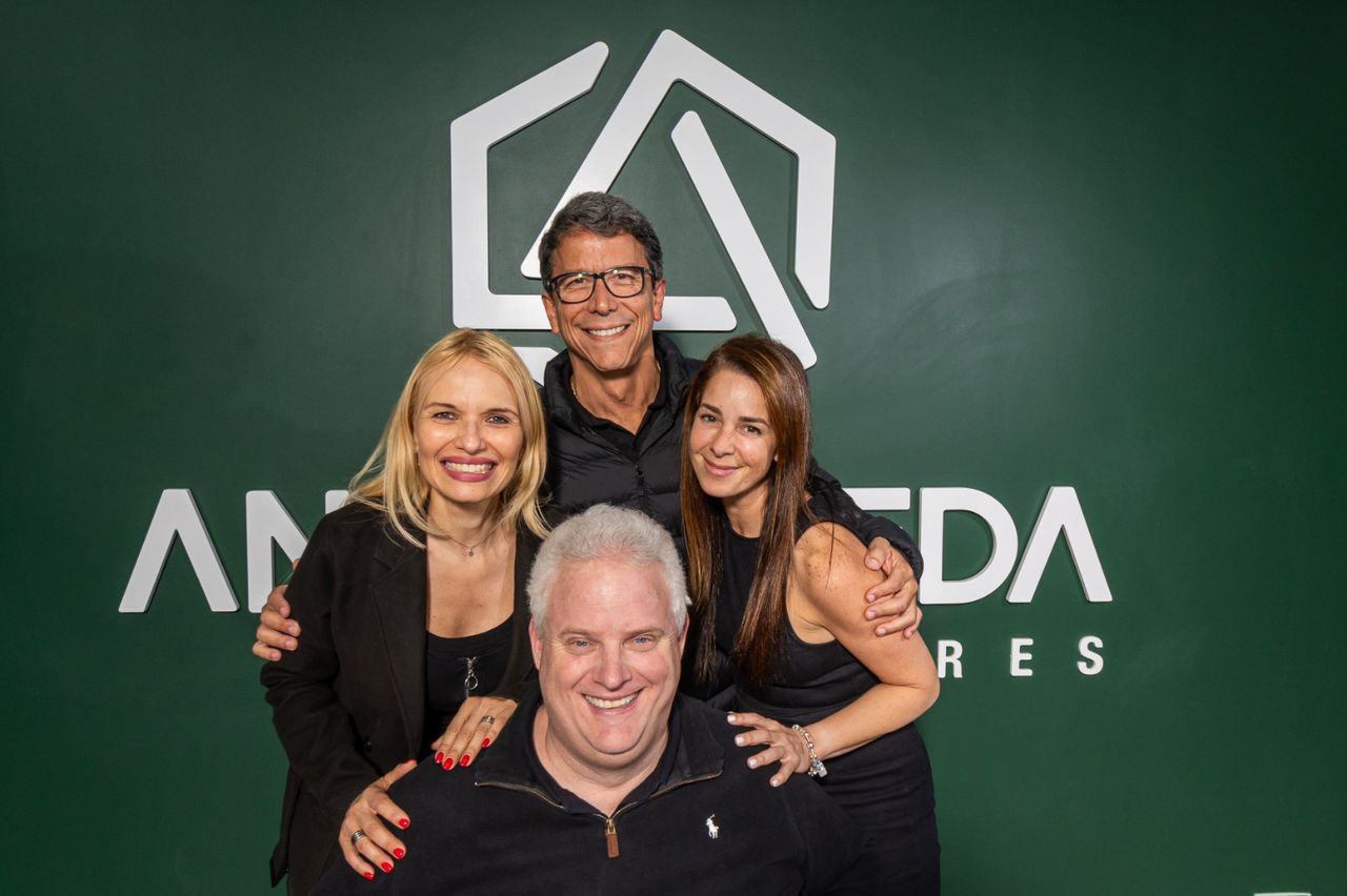 Liderazgo auténtico que inspira y abre caminos.