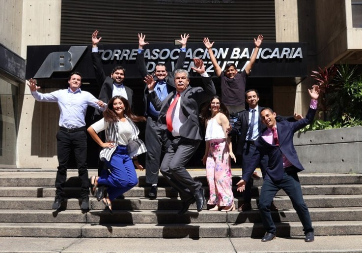 Formando y dando oportunidades a las nuevas generaciones – Equipo joven de profesionales, técnicos y apoyo