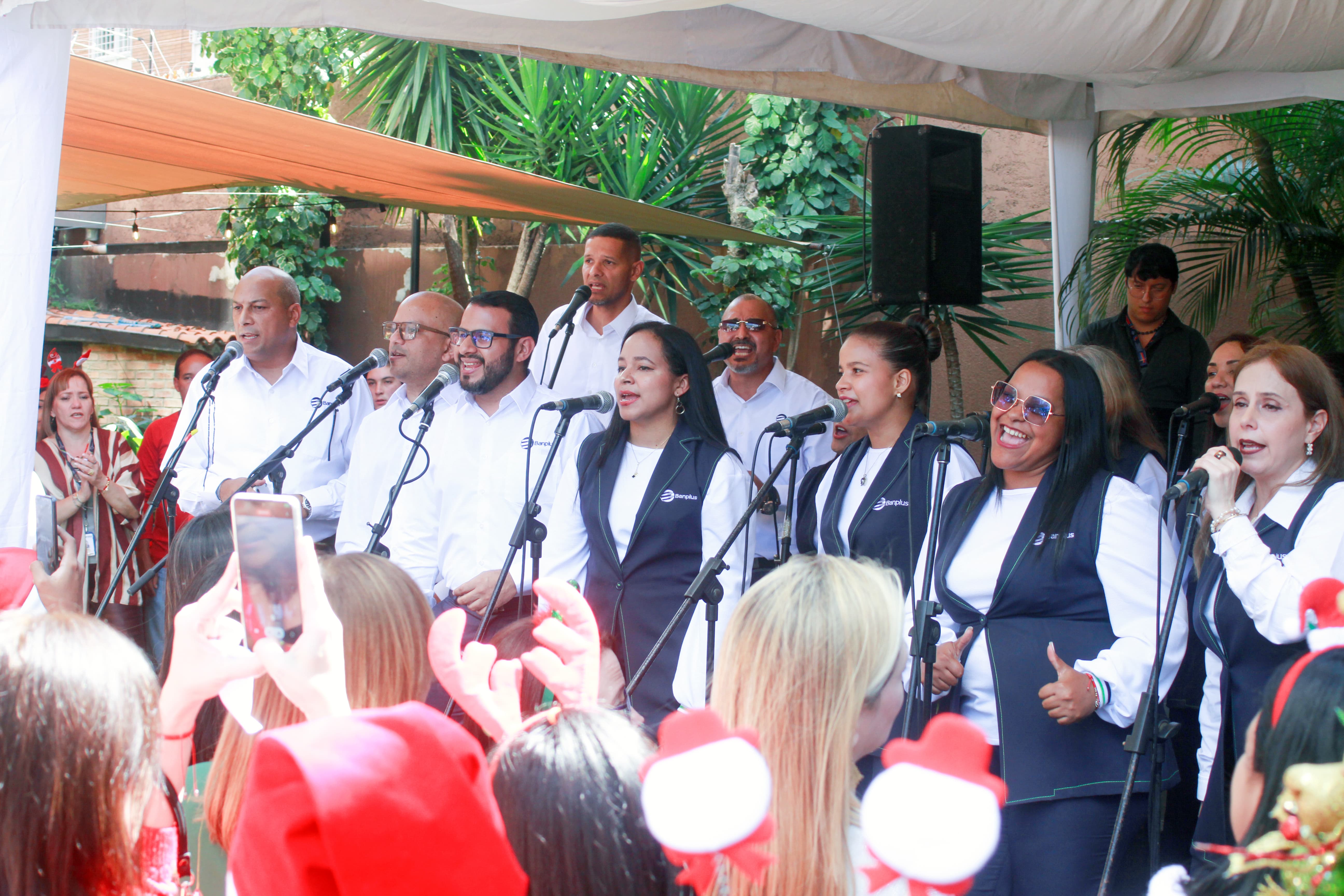 Celebraciones / Recibimiento de la Navidad con el Ensamble Banplus