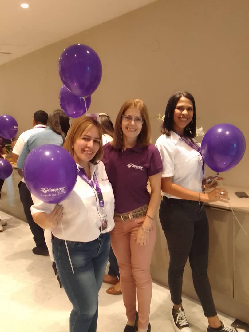 ¡Somos la Cajita Morada!  y cada día es una oportunidad que nos rinda la empresa para integrarnos entre gerencia 