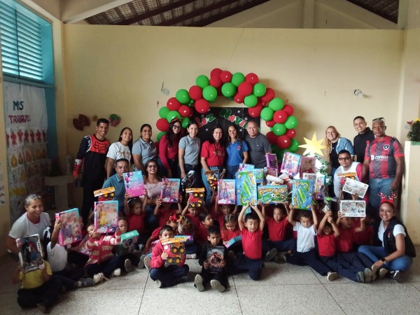 Entrega de Juguetes a niños de escuelas de Nirgua - Edo. Yaracuy donde se encuentra nuestra planta de Producción