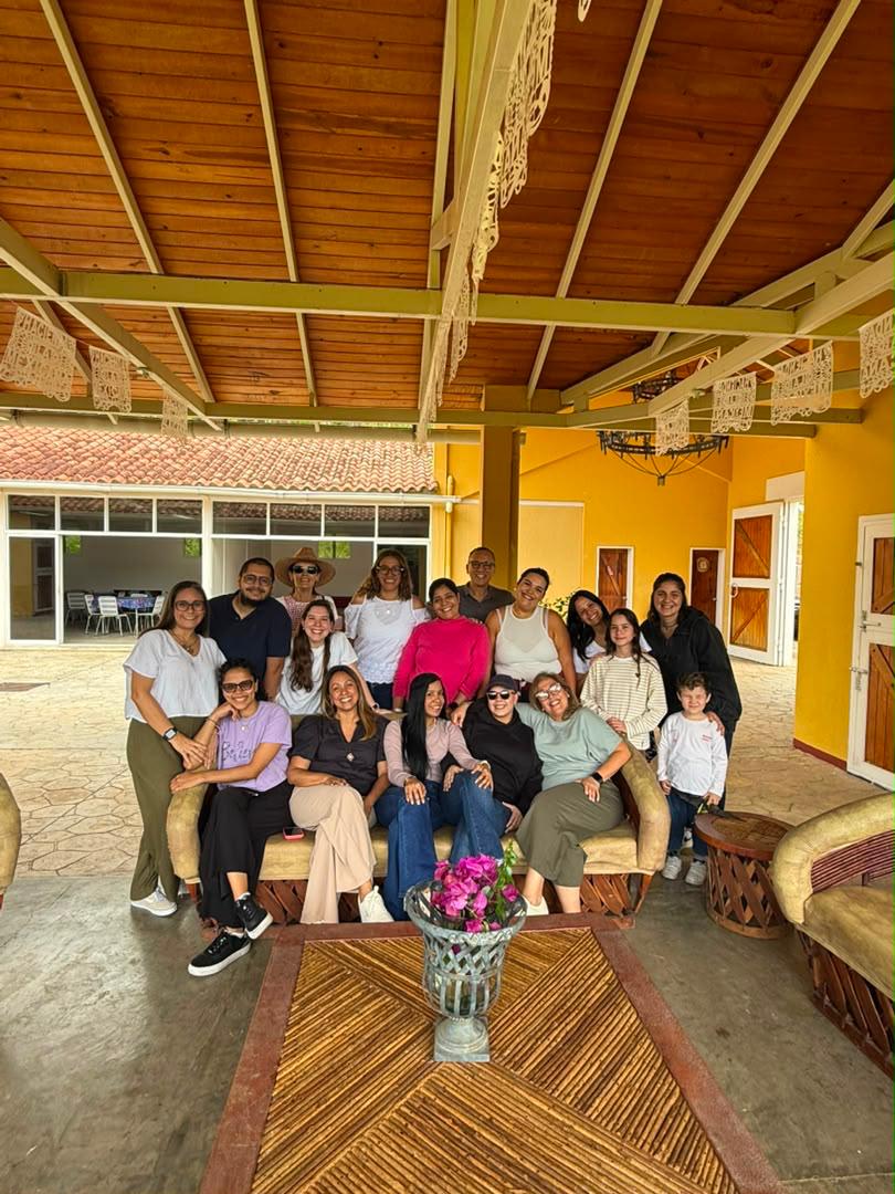 Parte del equipo de Conecta Comunicaciones en actividad recreativa para compartir y recargar energías