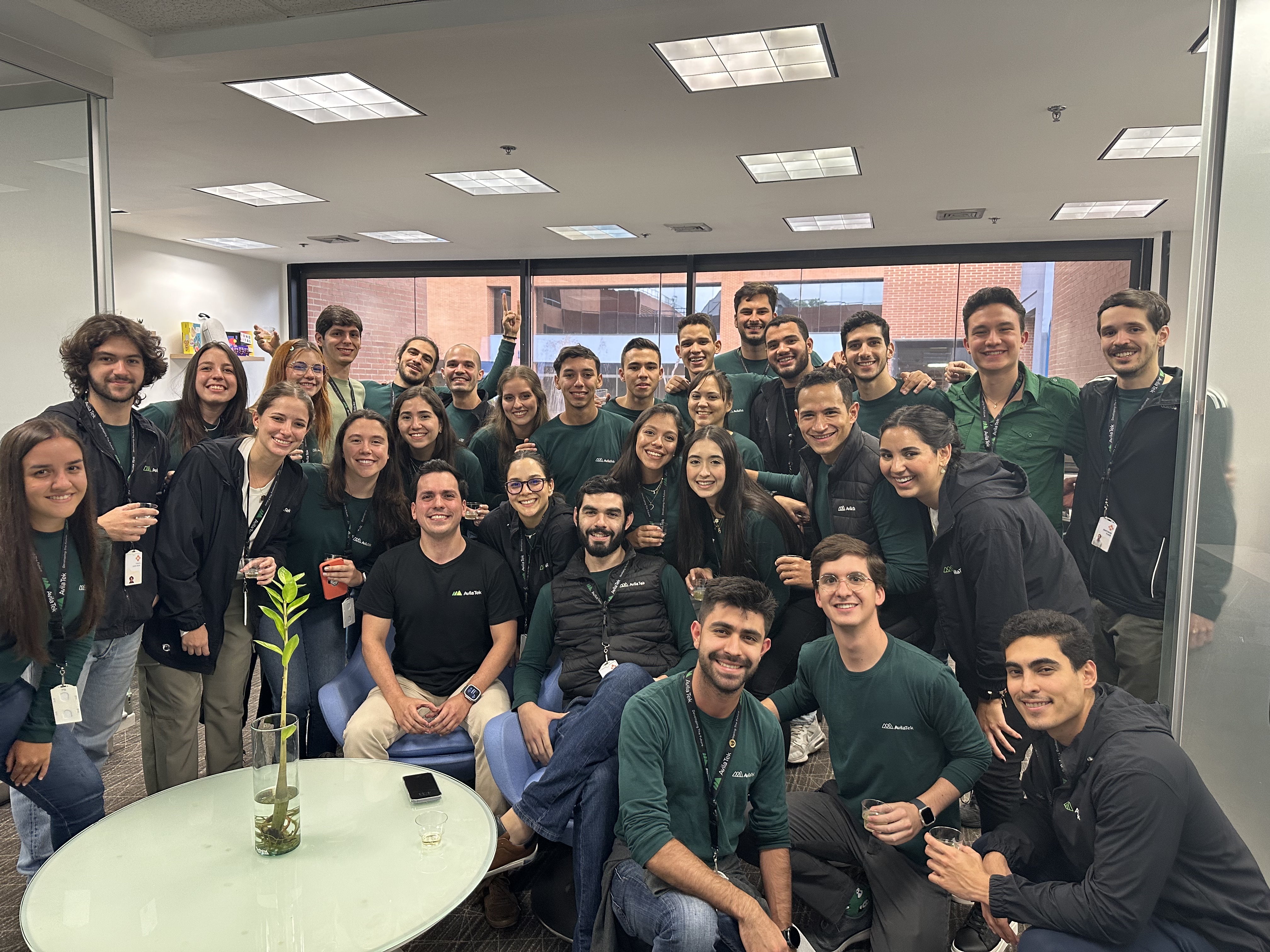 El equipo en la inauguración de las oficinas, otro logro que compartimos juntos