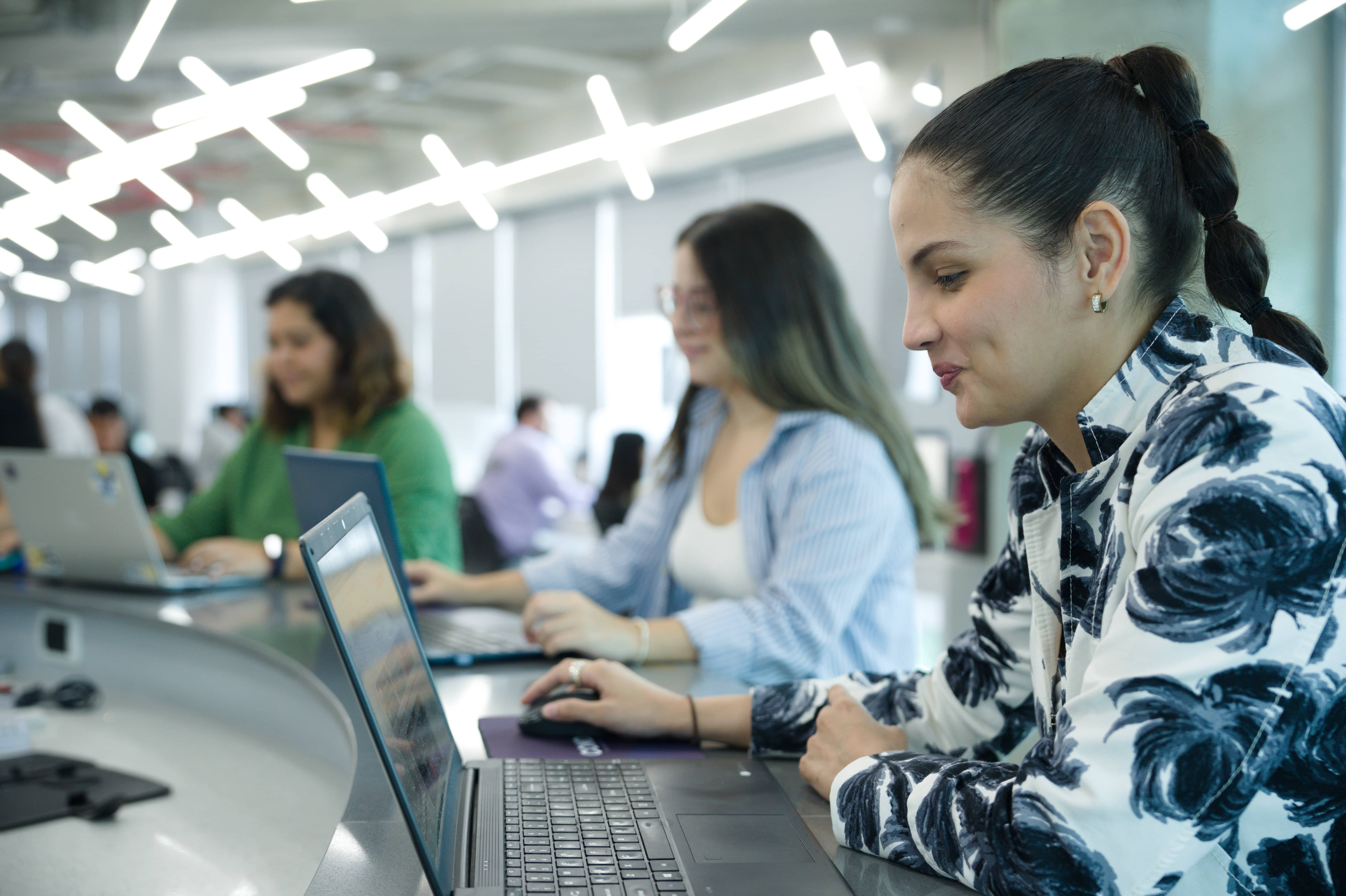 Compartiendo un espacio de focus y productividad en equipo.