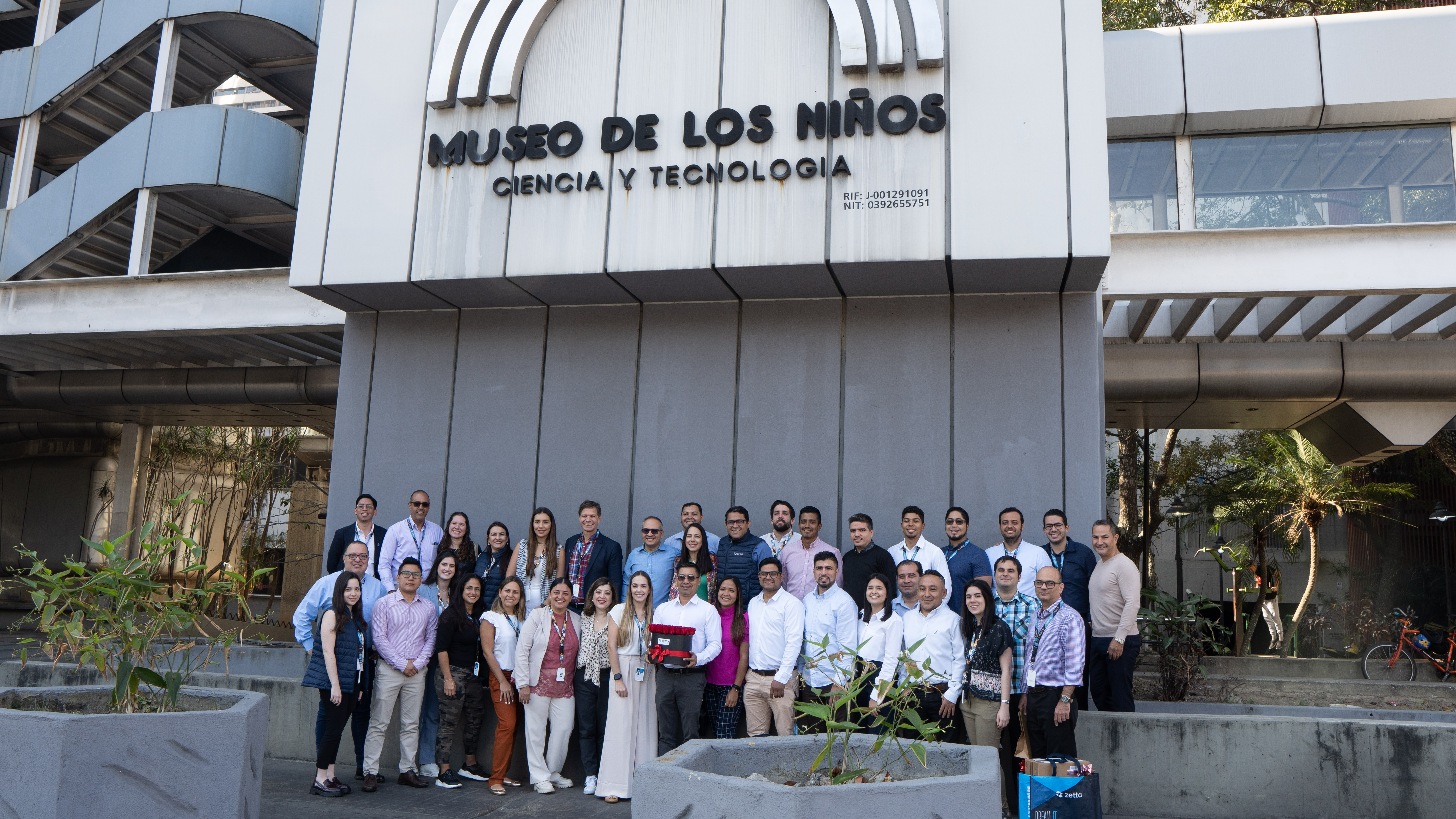 Celebrando nuestro 9no Aniversario, en una visita y donación institucional al Museo de los Niños