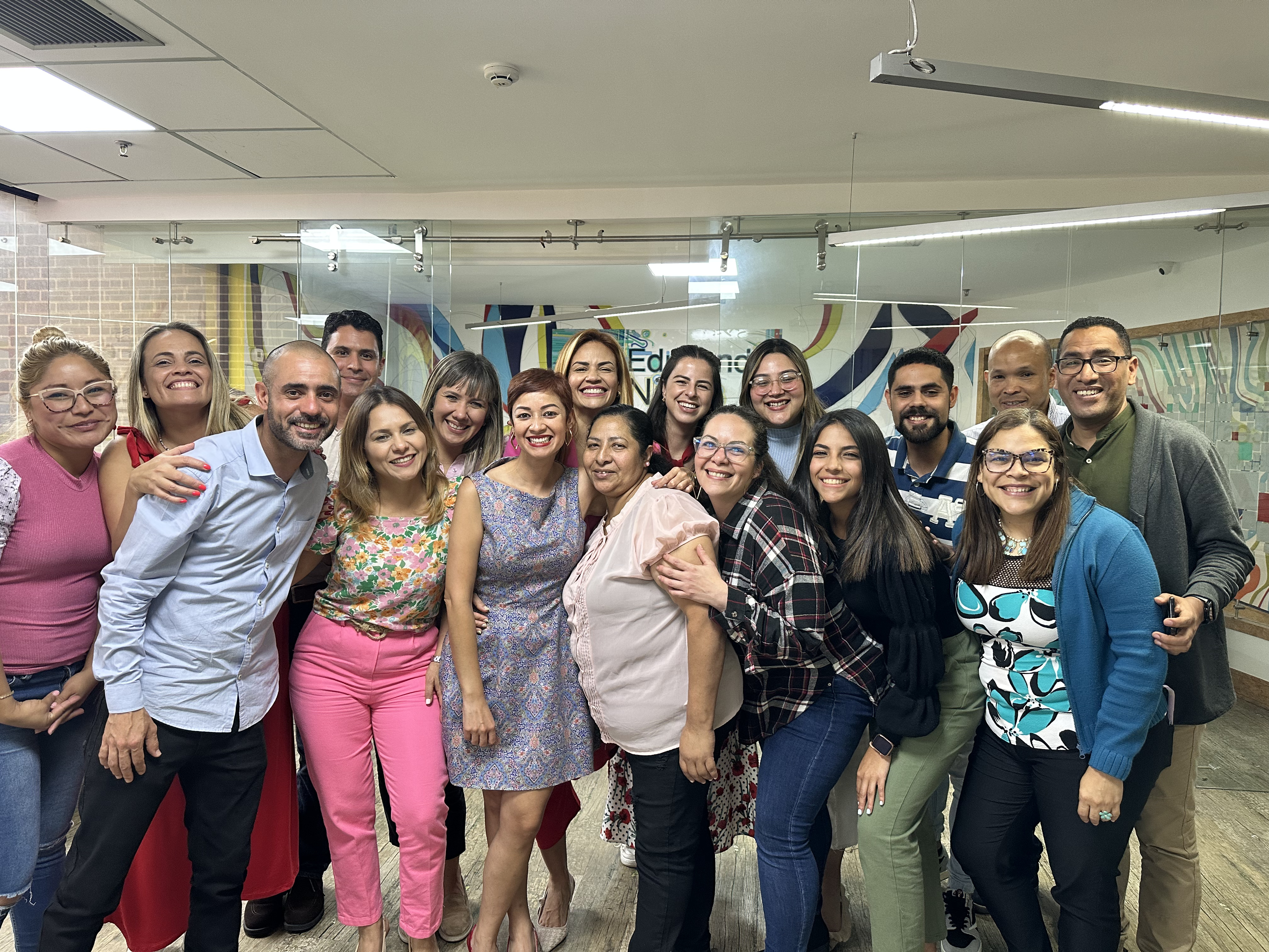 El equipo Fundafelices celebrando la Reinauguración de nuestra oficina