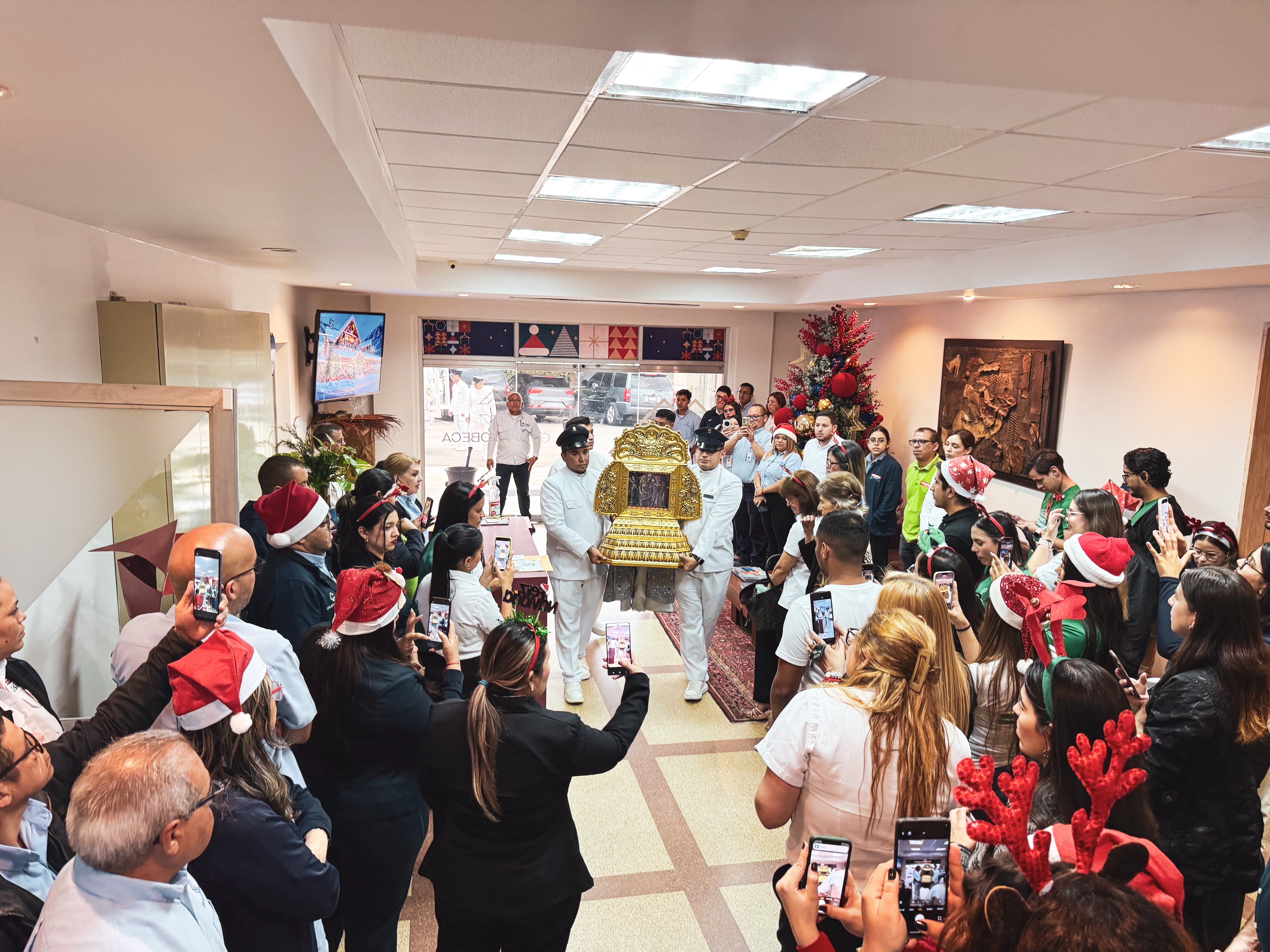 Homenaje a la Virgen de Chiquinquirá en las oficinas del Centro Corporativo de GRUPO COBECA.