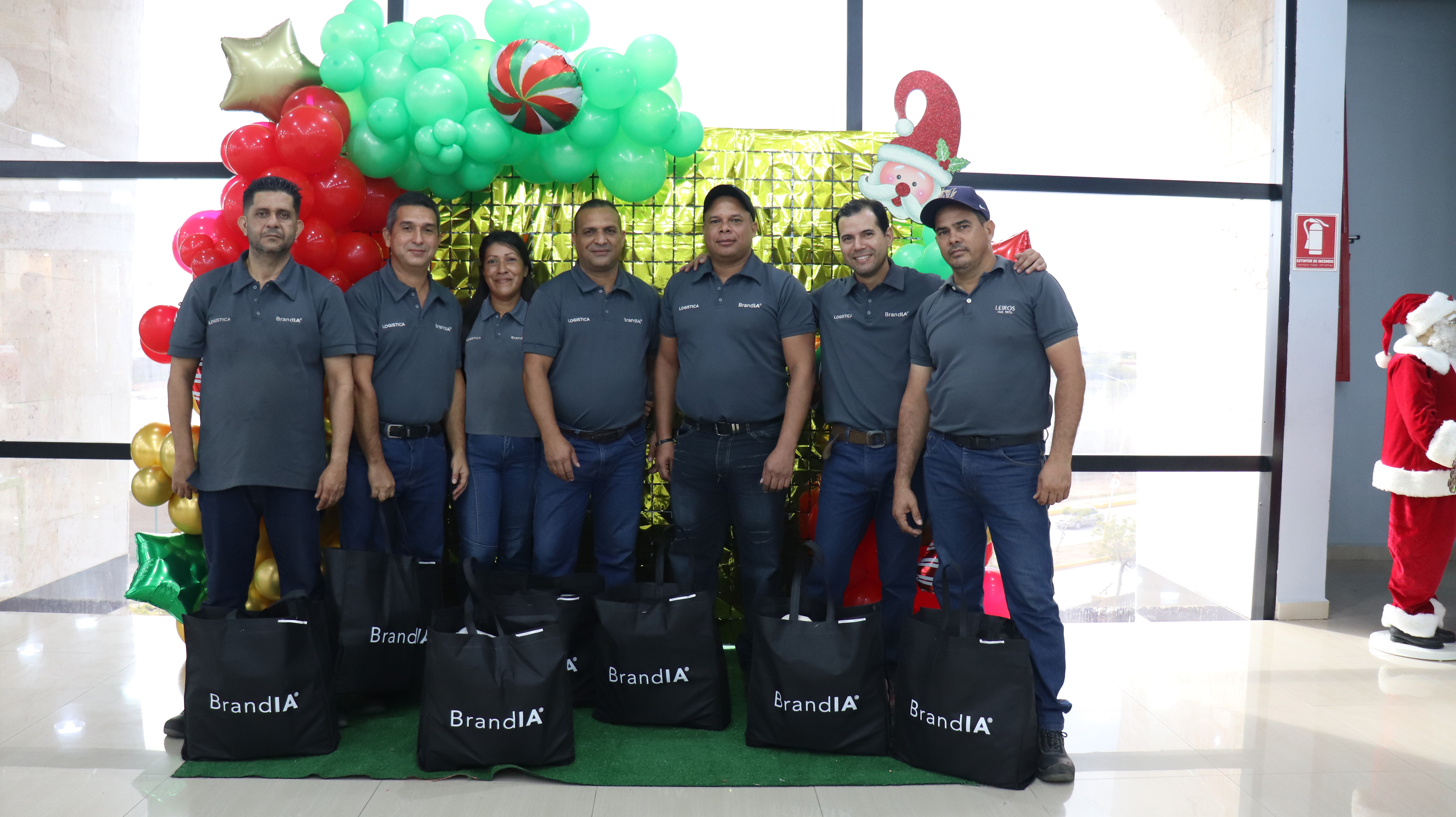 Este es el espíritu de equipo de Grupo Leiros donde la contribución individual alimenta nuestro logro colectivo.