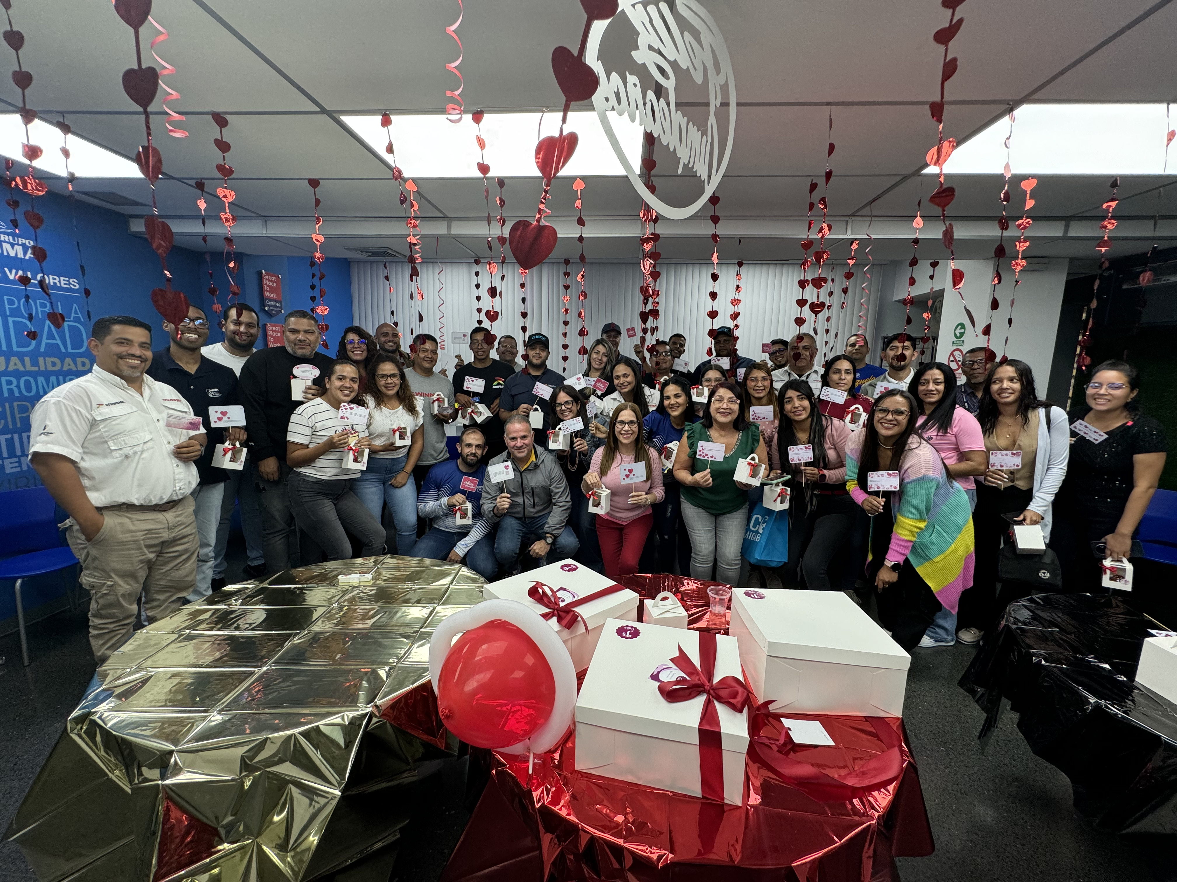 Celebramos los logros, éxitos y momentos especiales fortaleciendo la integración de los equipos y la diversión.