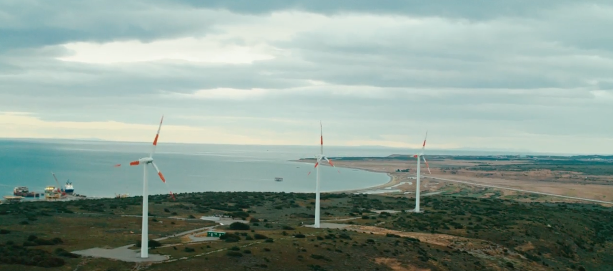 El equipo de logística de proyectos de KN presta apoyo a infraestructuras de energías renovables en todo el mundo, como este parque eólico de Perú.