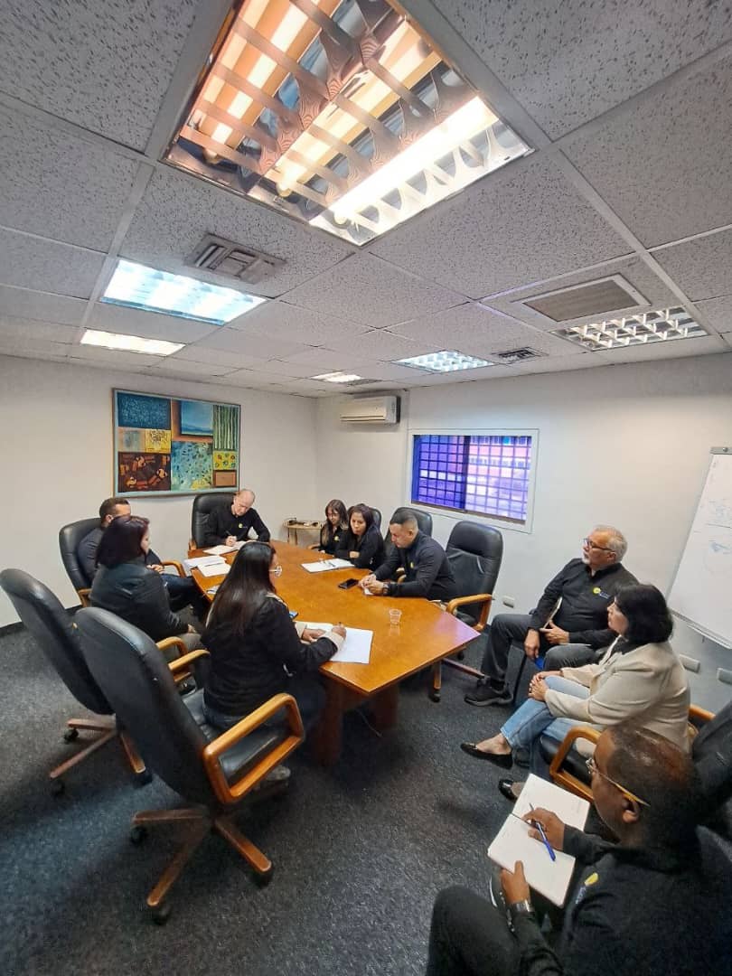 Comité gerencial de los días lunes, revisando el estatus de proyectos en marcha e intercambiar ideas de mejoramiento.