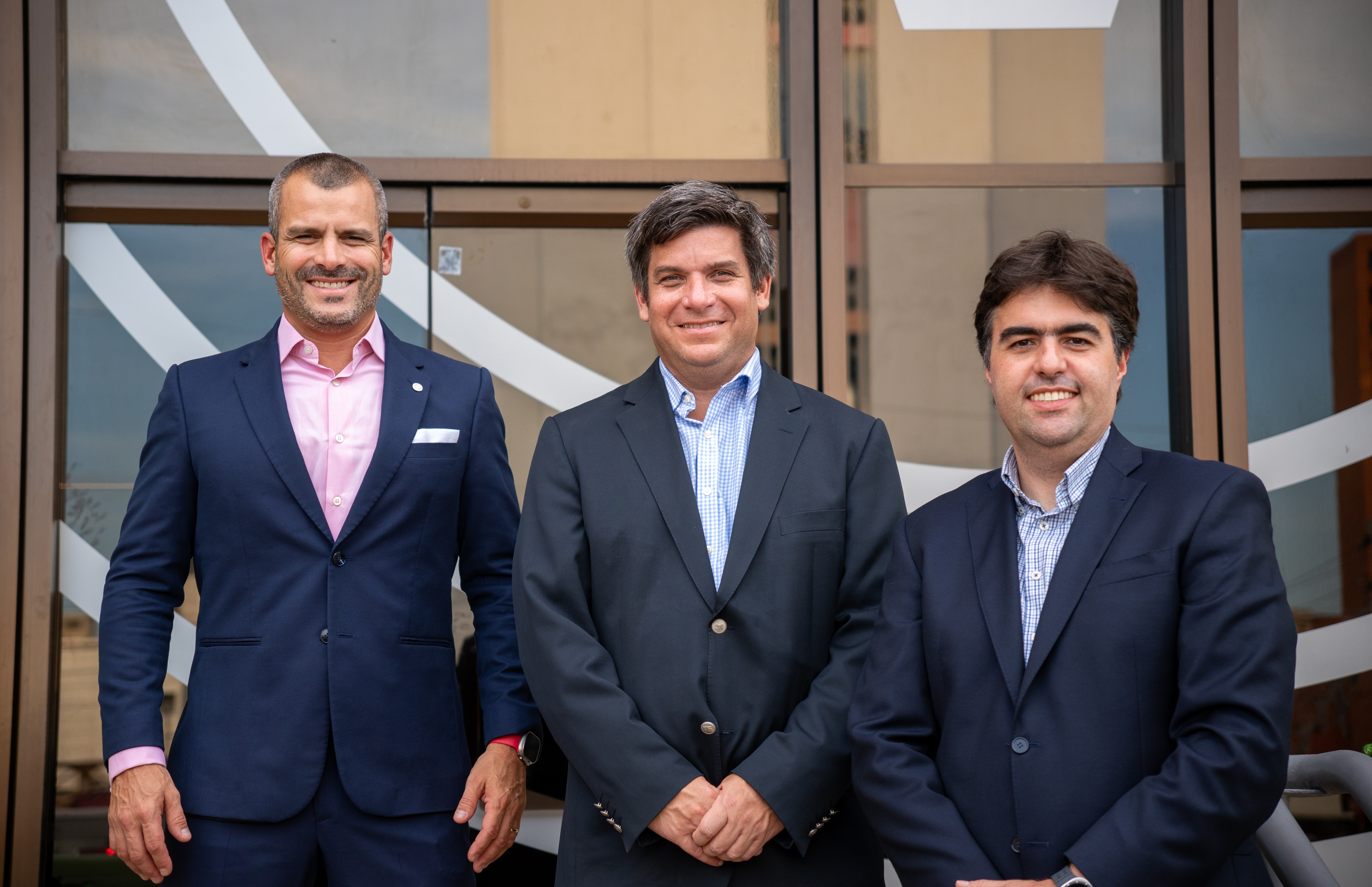 Dr. Andrés Simón Gonzalez Silén - Dr. Luís Velasquez Díaz socios fundadores junto a Ing. David Galavis Director Adjunto