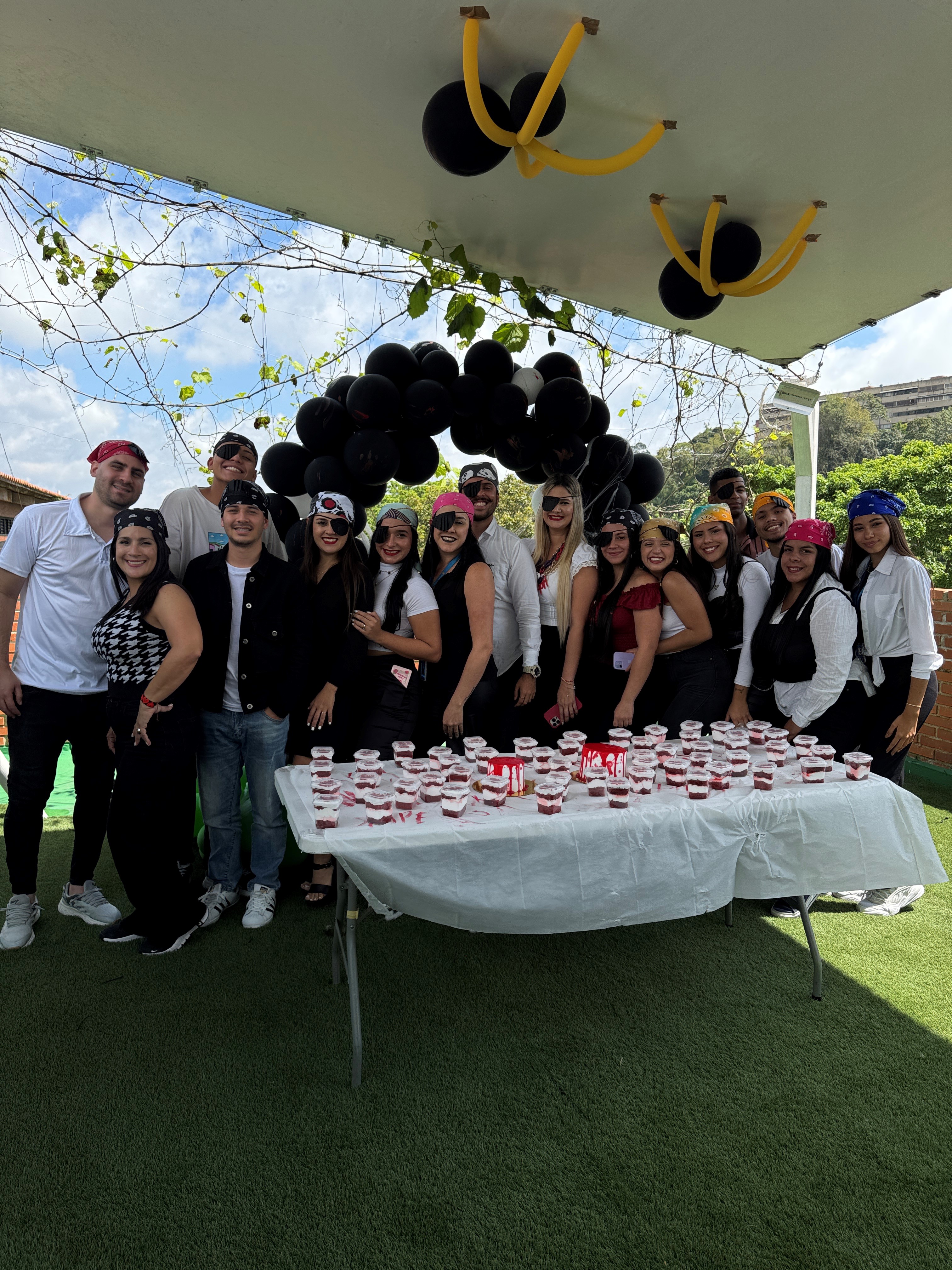 Lo extraordinario nos define. Con disfraces y alegría, fortalecemos el clima y la unión en Chévere Salud.